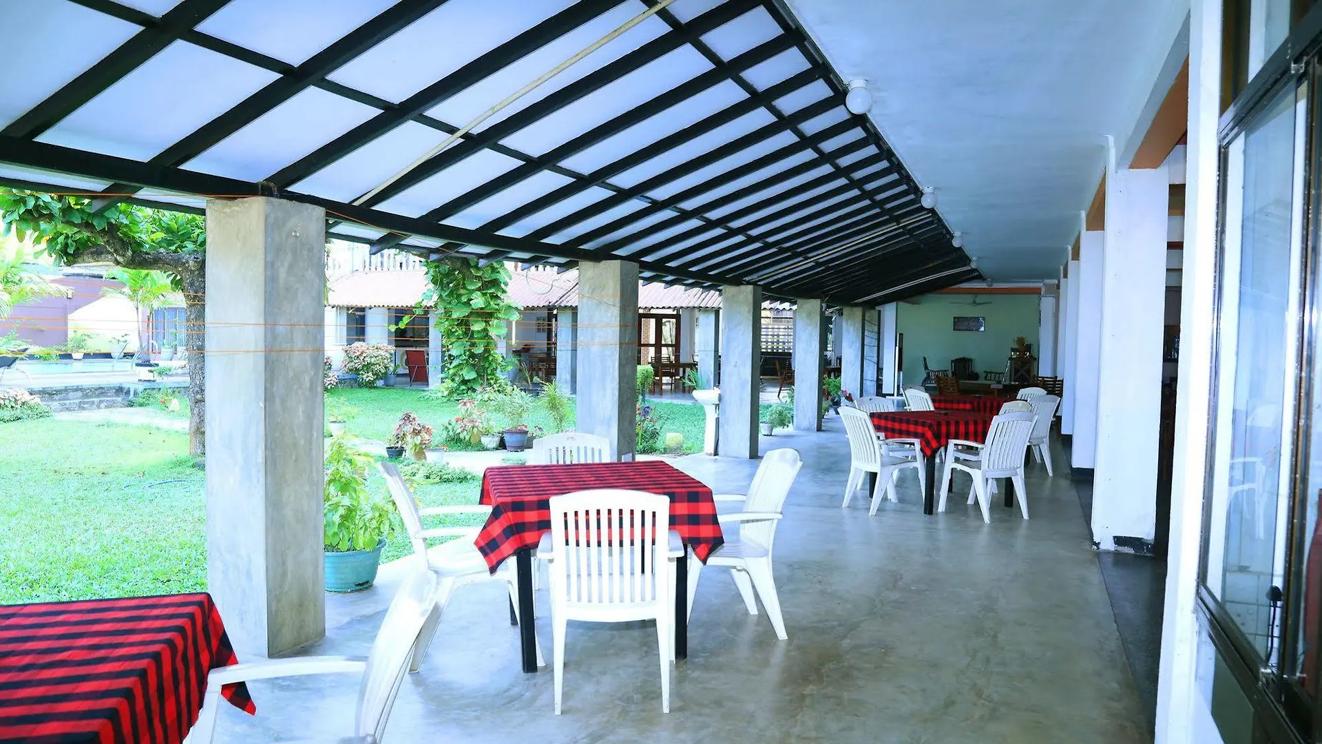 Topaz Beach Hotel Negombo